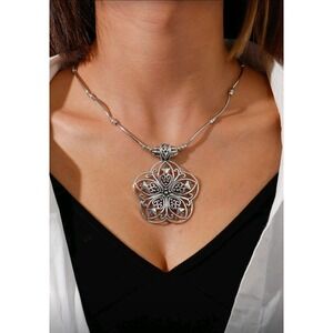 Silver  tone Flower‎ Pendant Necklace Women's Choker Chain Jewelry Gift